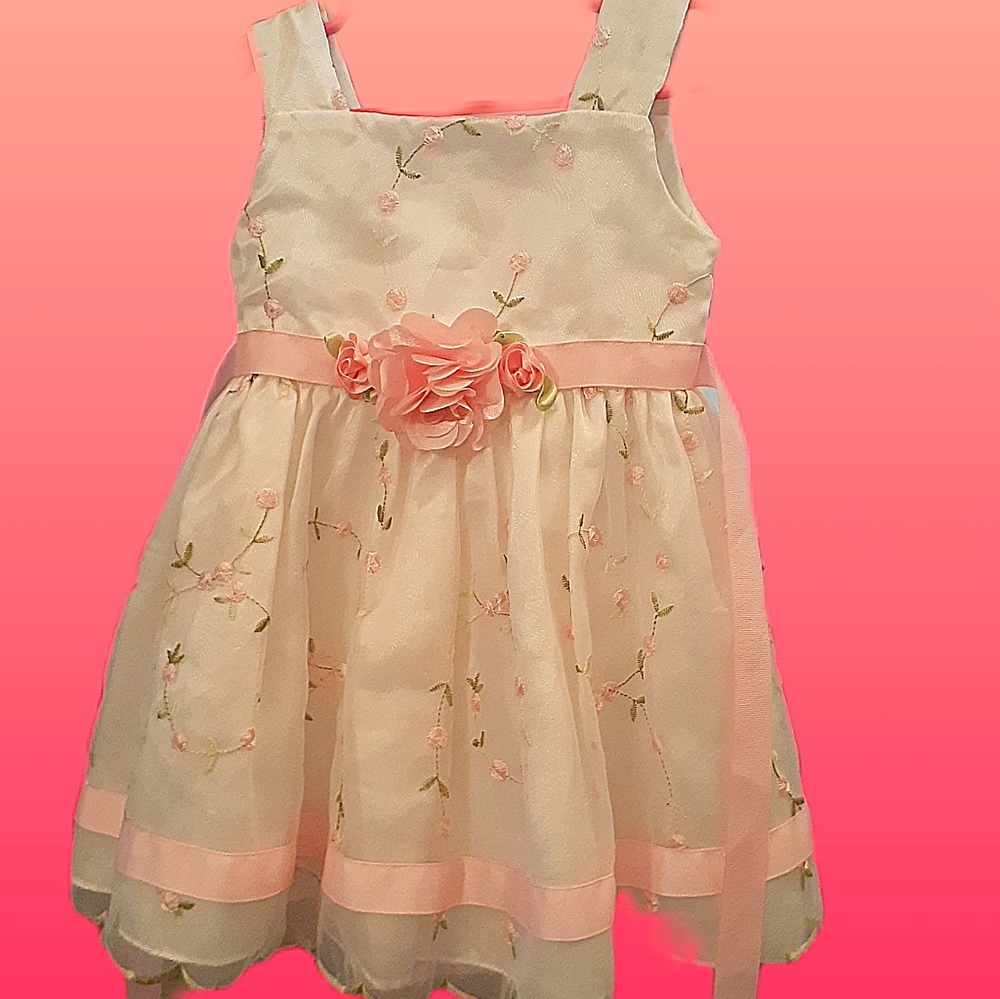 2t beautifully Detailed flower dress.